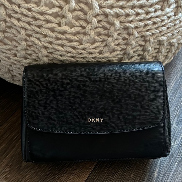 Dkny Handbags - DKNY BLACK PURSE